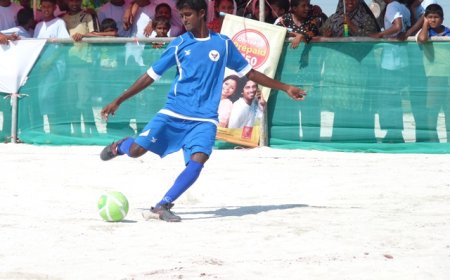 ޒުވާން " ޕެލޭ " އާއެކު ތުޅާދޫ މަލަ