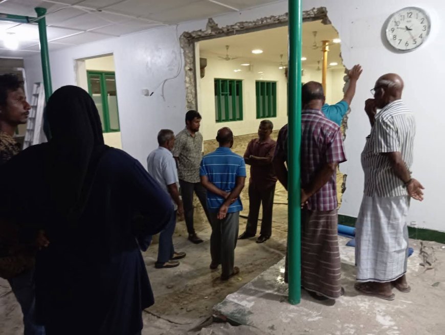 ތުޅާދޫ މަސްޖިދުއްރަޙްމާނުގެ ޤަބުރު ސާފުކުރުމުގެ މަސައްކަތުގެ ފަންސަޔާ ނަވައި އިންސައްތަ ނިމުނުތަނާ މަސައްކަތް ހުއްޓުވި - ތުޅާދޫމަލަ